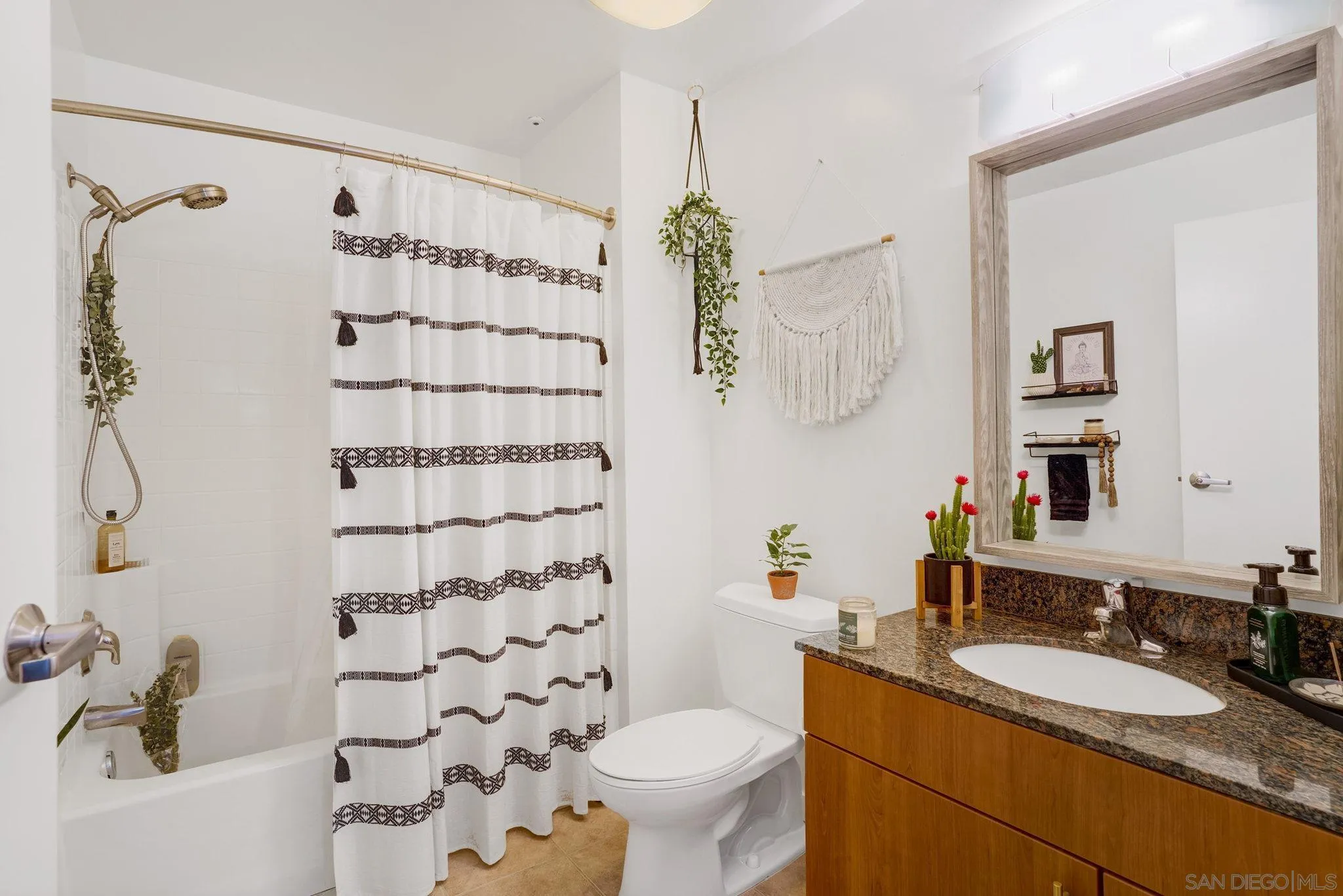 889 Date Street Unit 522