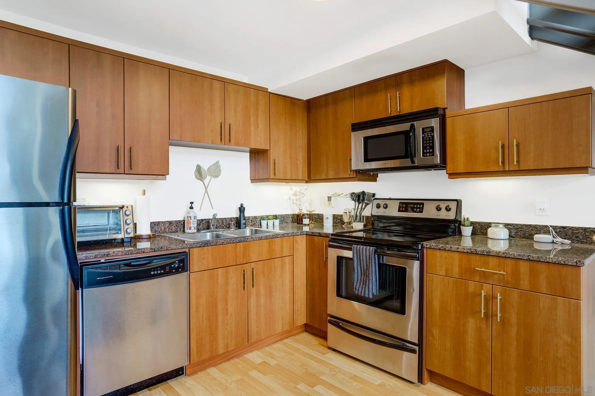 889 Date Street Unit 522