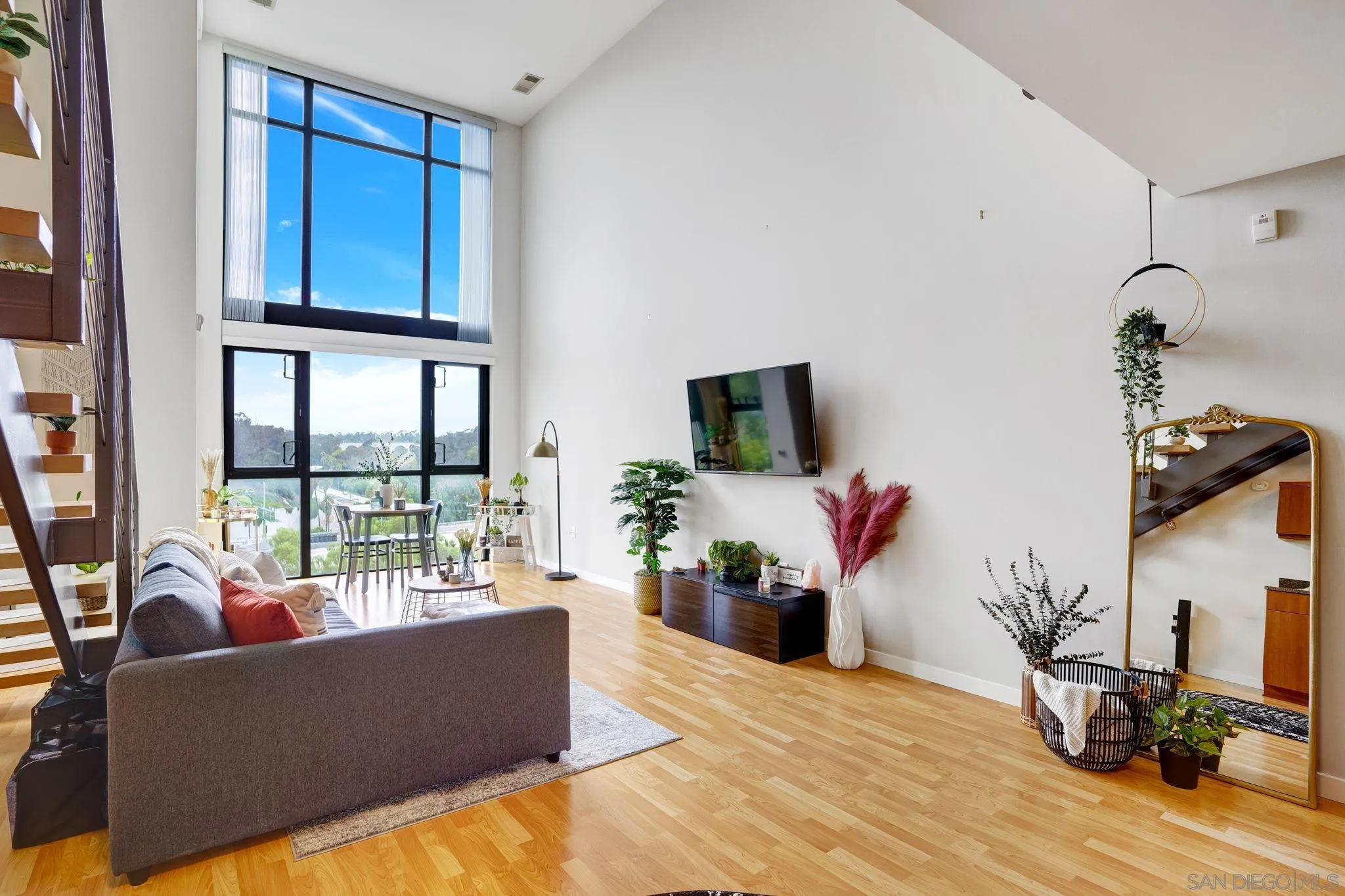 889 Date Street Unit 522