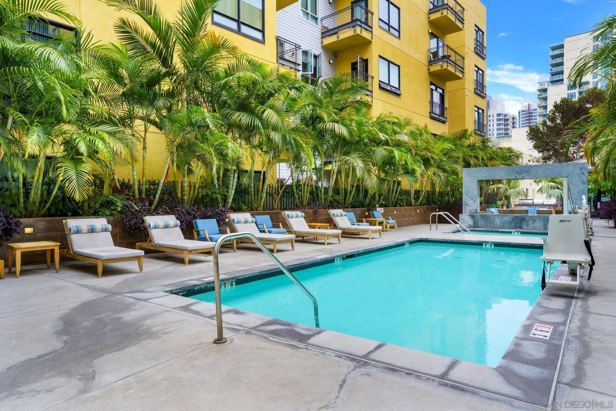 889 Date Street Unit 522
