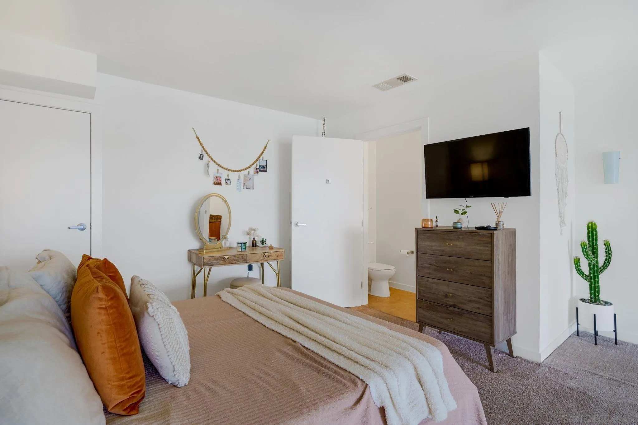 889 Date Street Unit 522