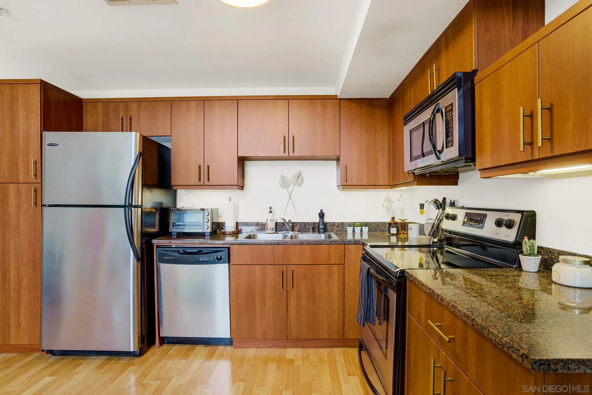 889 Date Street Unit 522