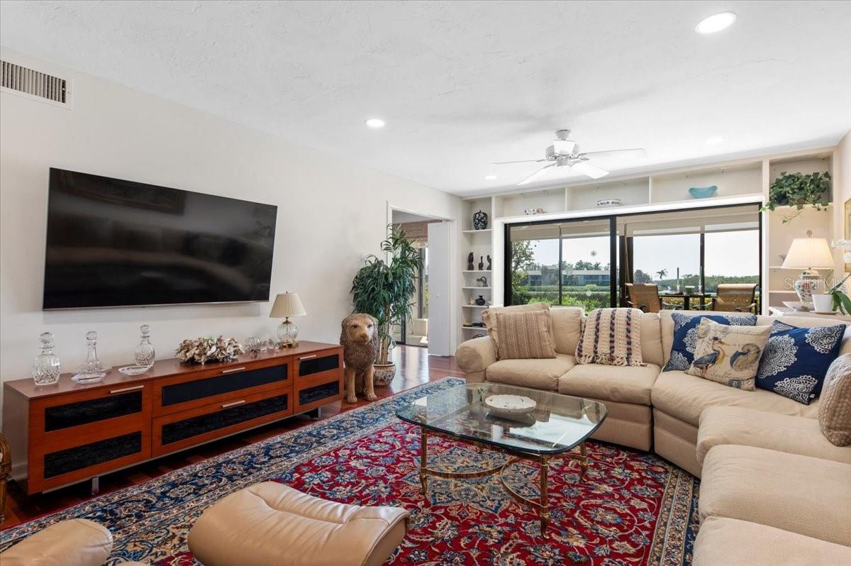 1526 PELICAN POINT DR #149