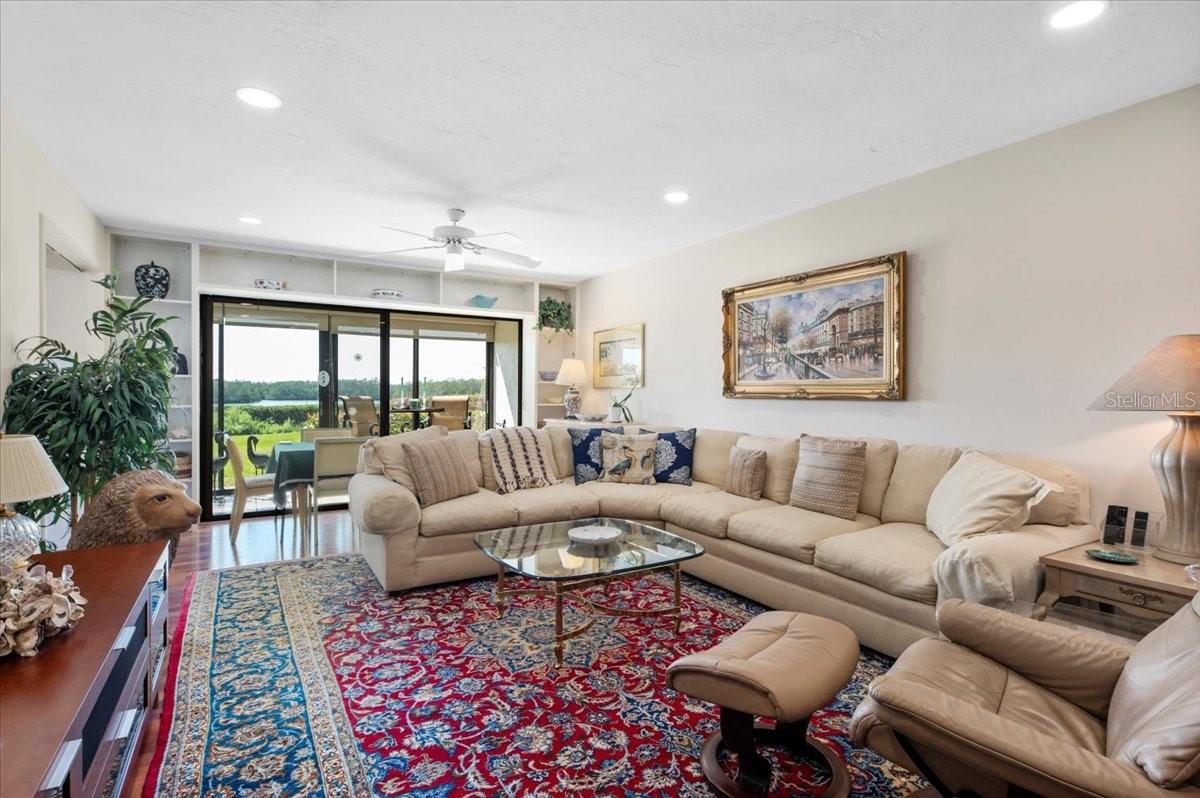 1526 PELICAN POINT DR #149