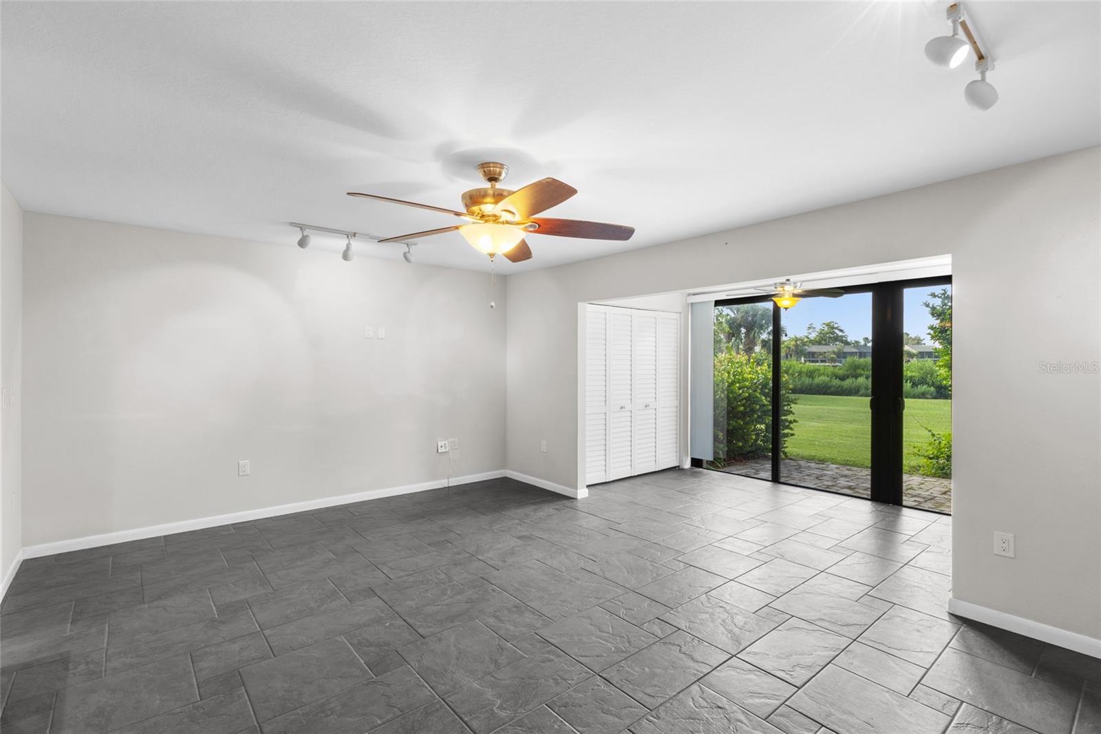 1526 PELICAN POINT DR #146
