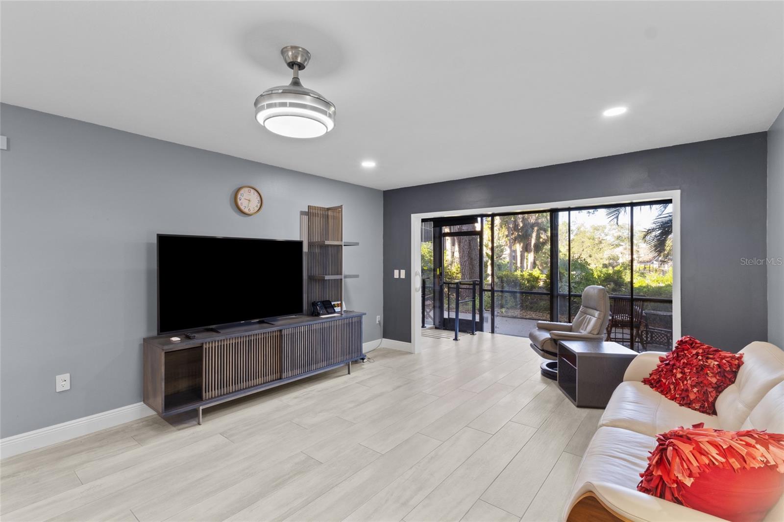 1627 BOATHOUSE CIR #127