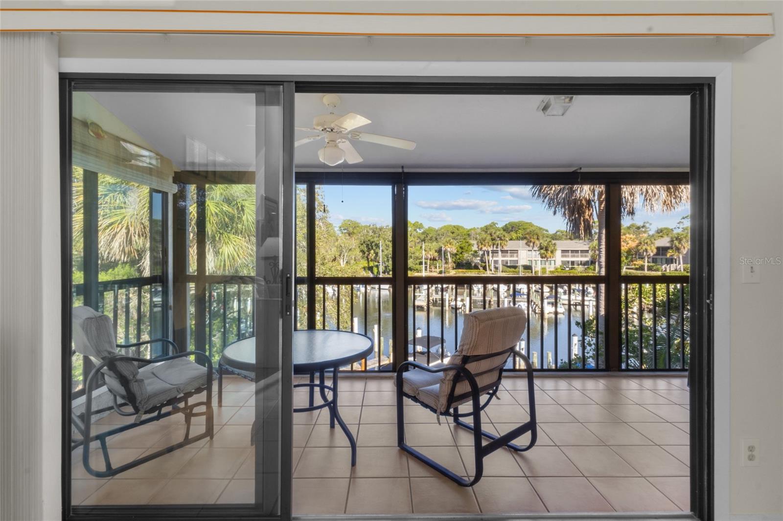 1621 BOATHOUSE CIR #220