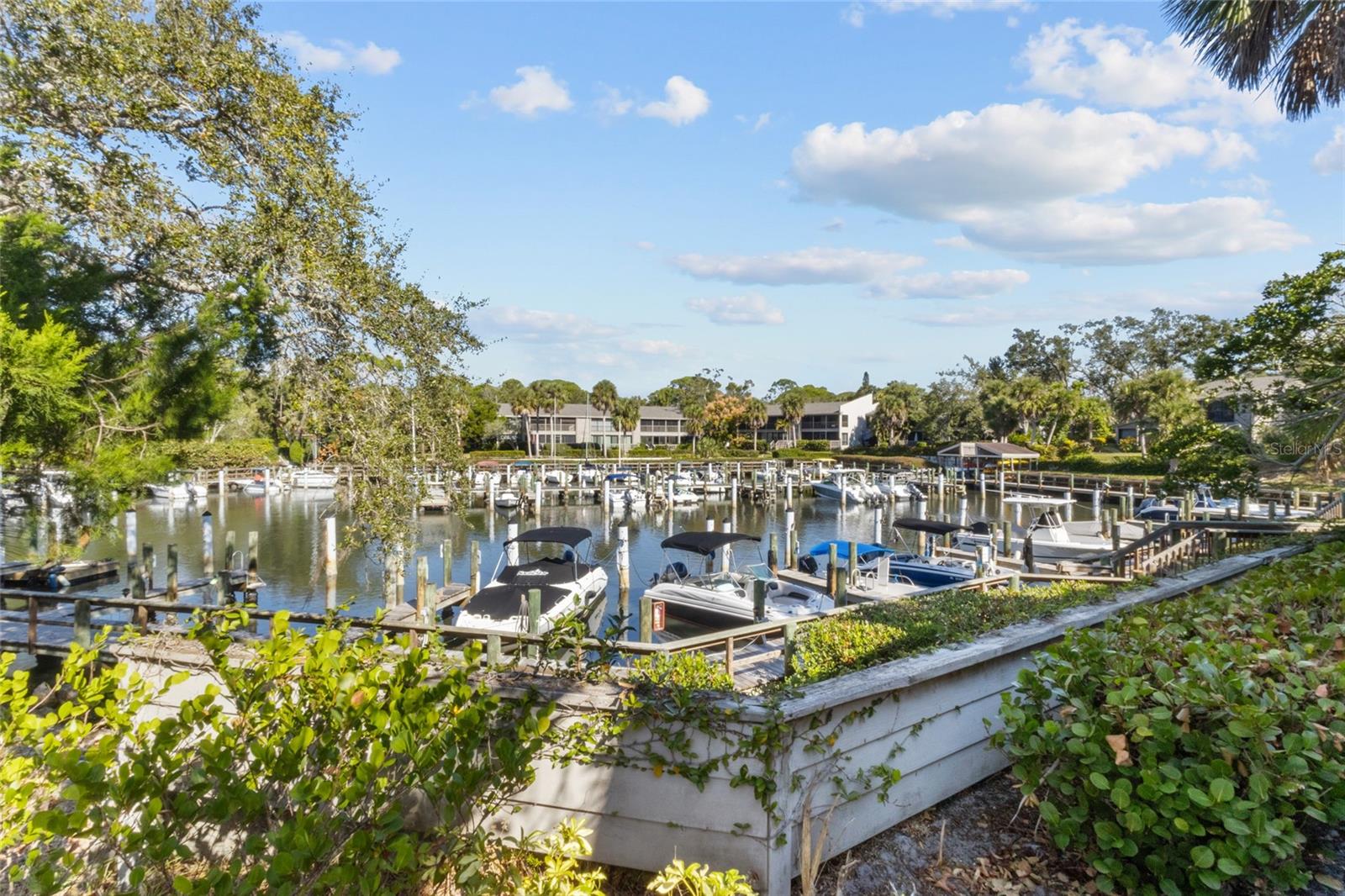 1621 BOATHOUSE CIR #220