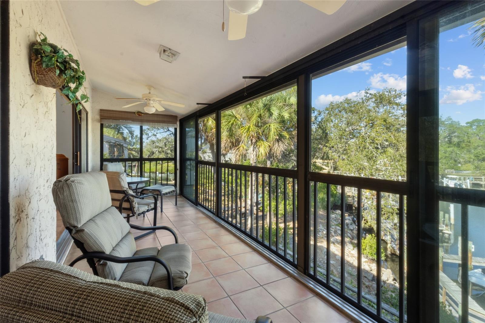 1621 BOATHOUSE CIR #220