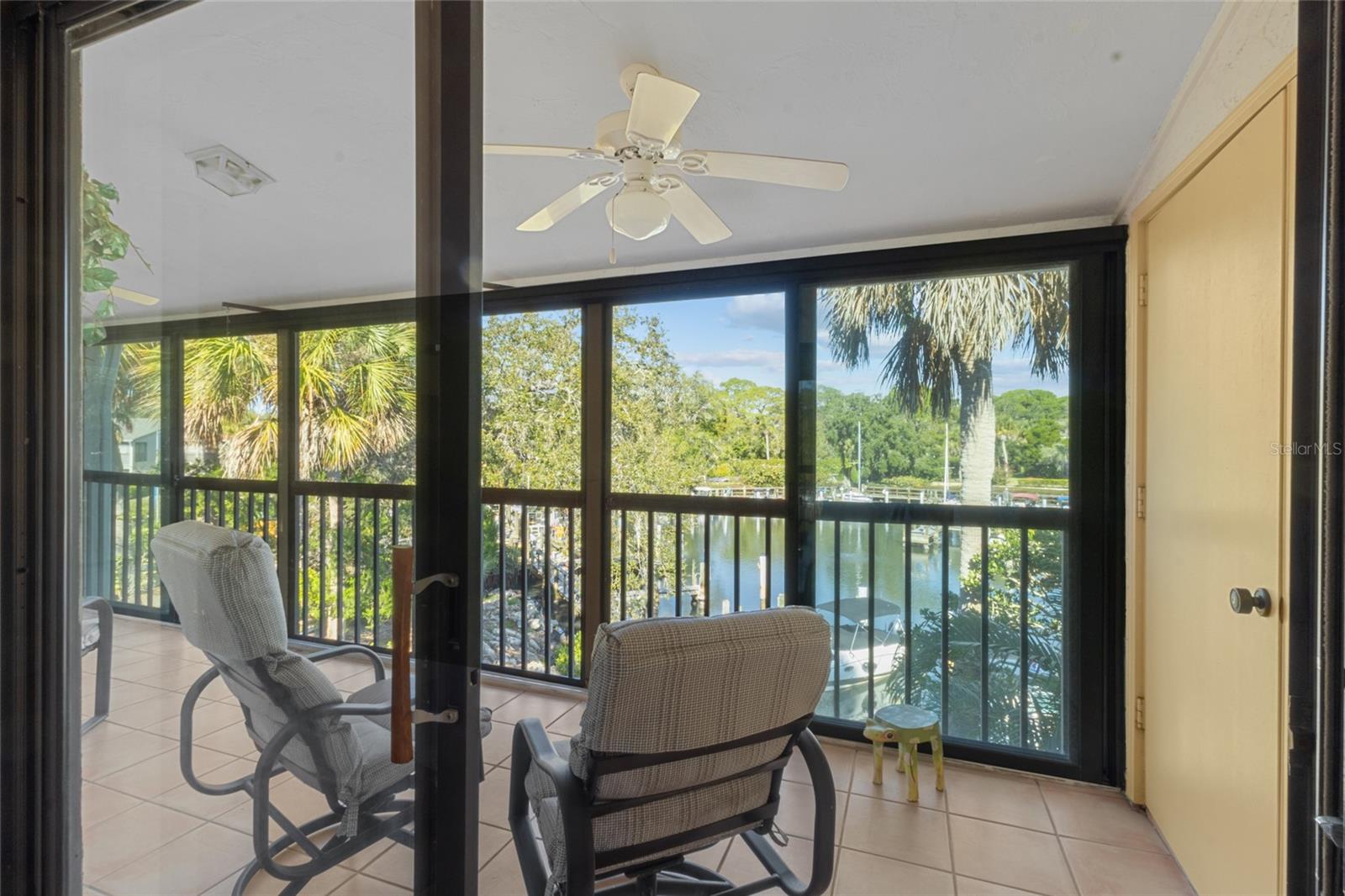 1621 BOATHOUSE CIR #220