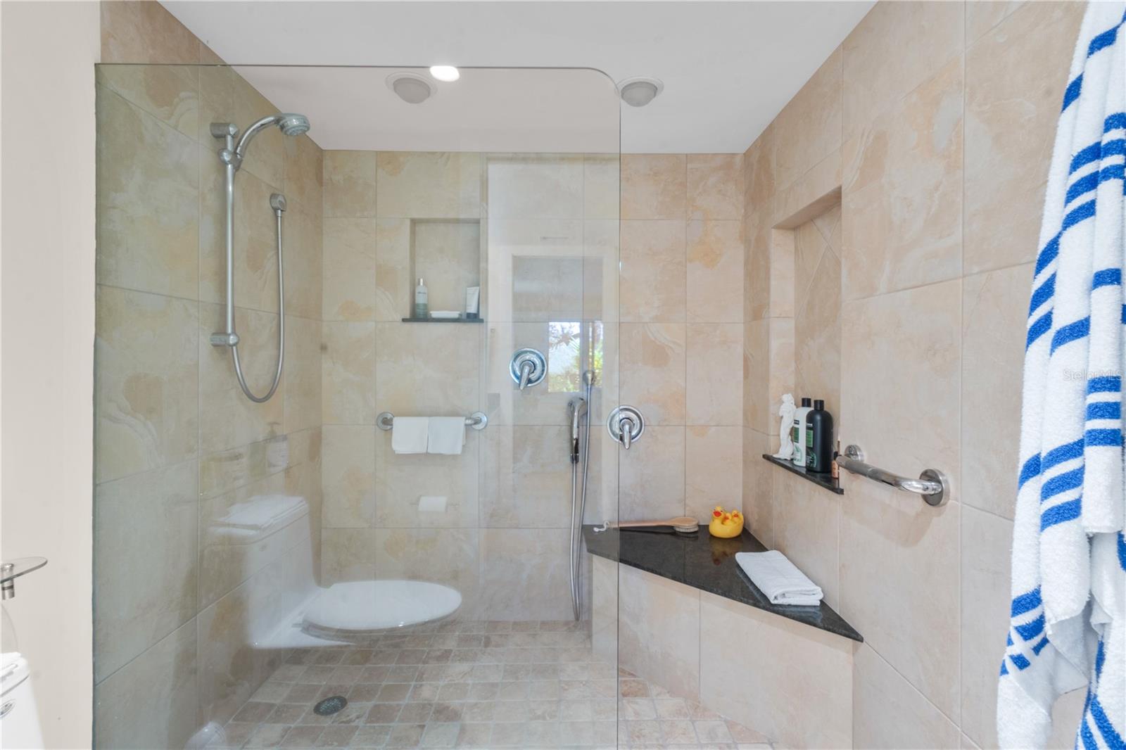 1633 BOATHOUSE CIR #131