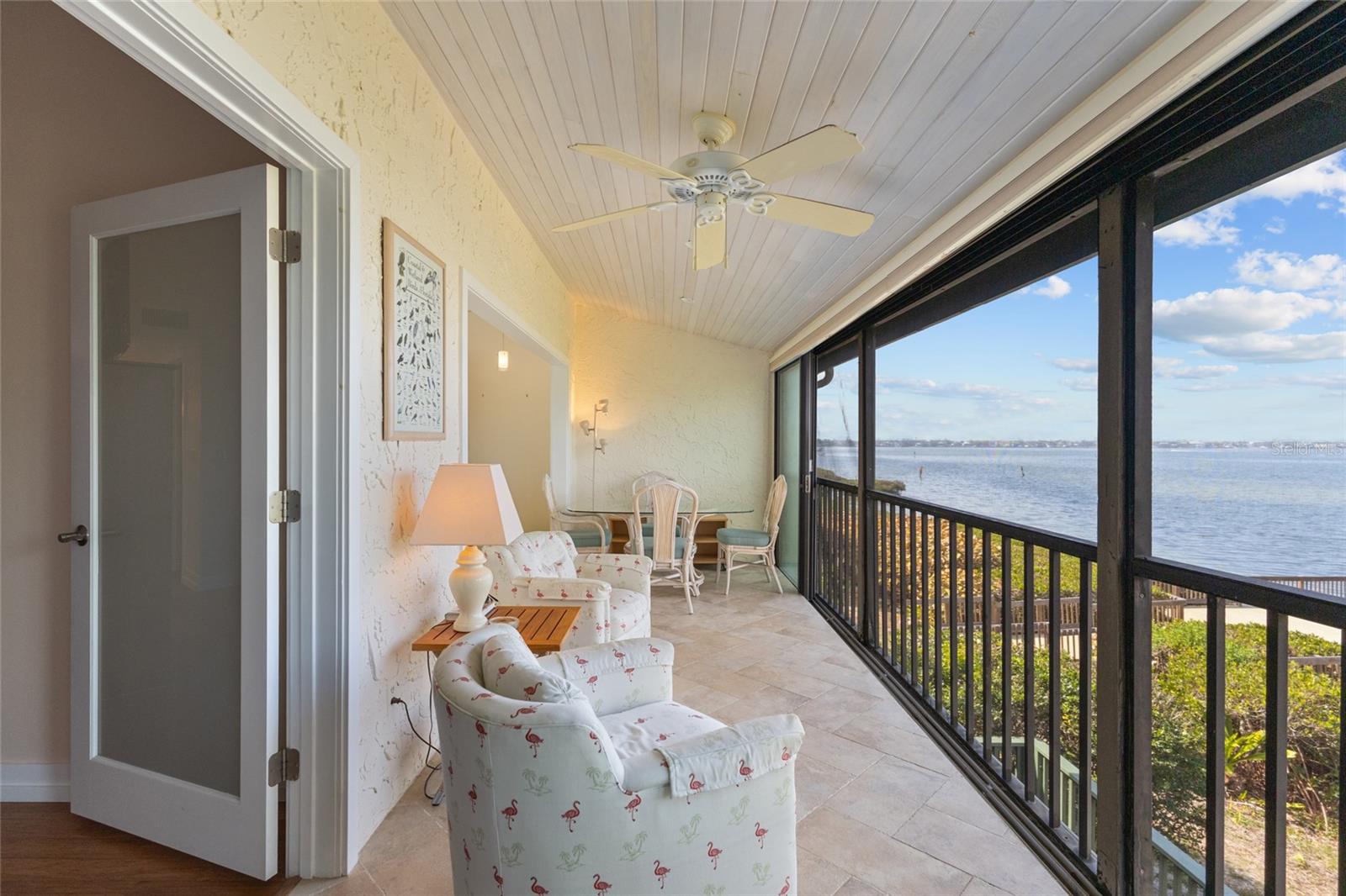 1515 PELICAN POINT DR #284