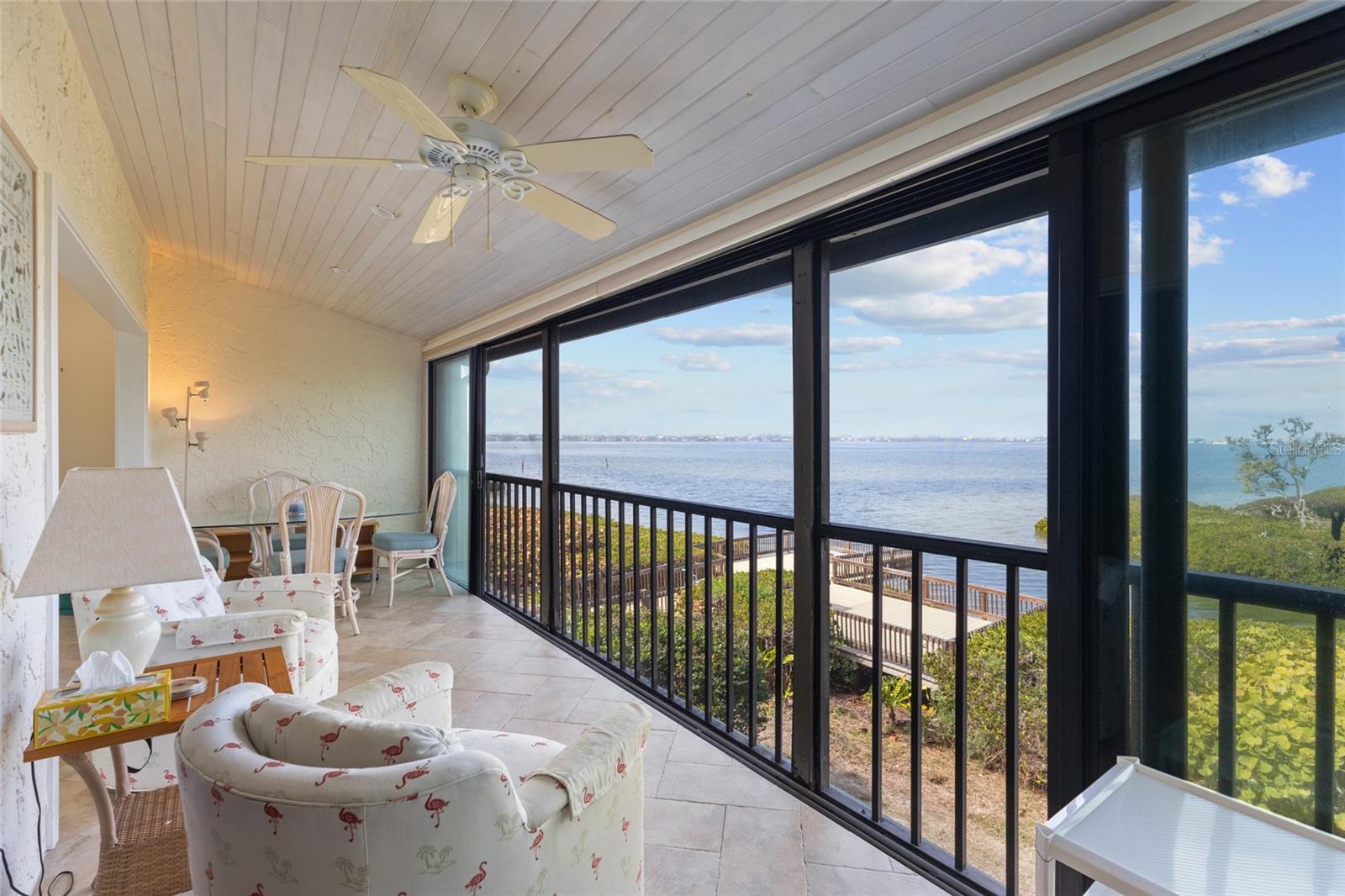 1515 PELICAN POINT DR #284