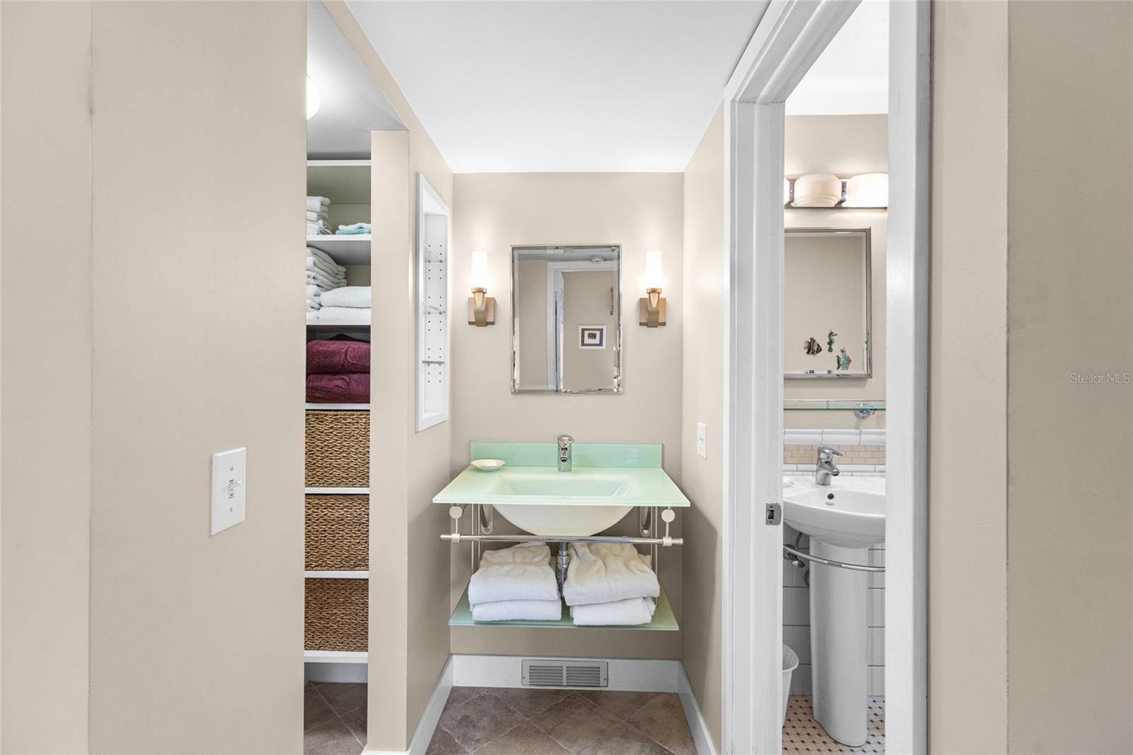 1515 PELICAN POINT DR #284