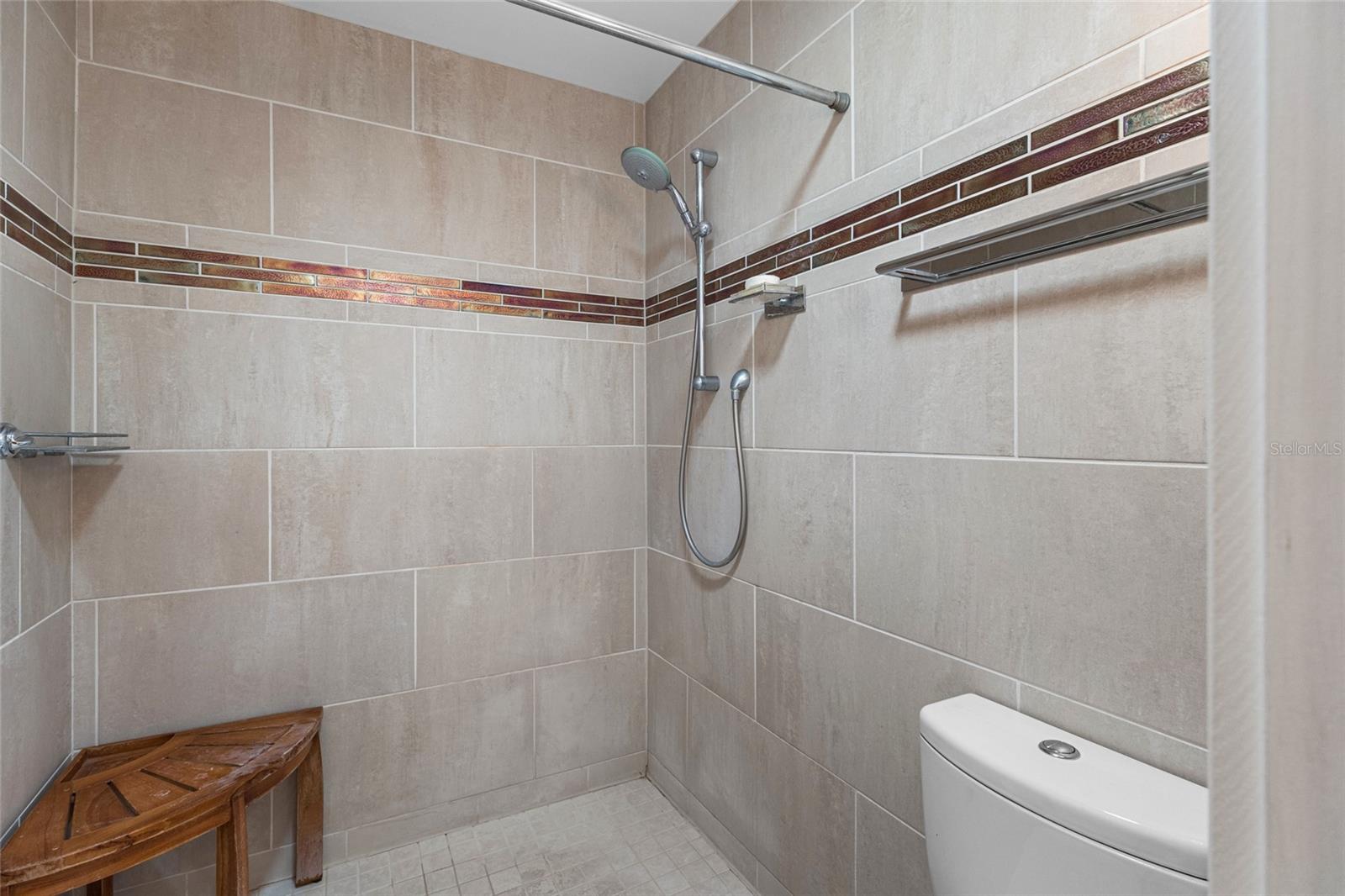 1515 PELICAN POINT DR #284