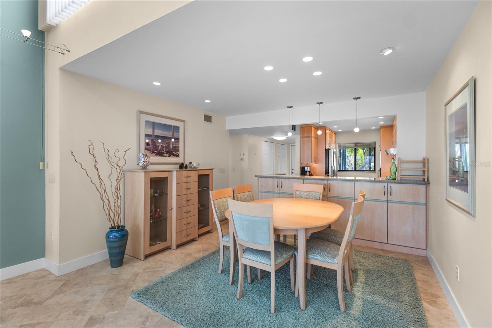 1515 PELICAN POINT DR #284