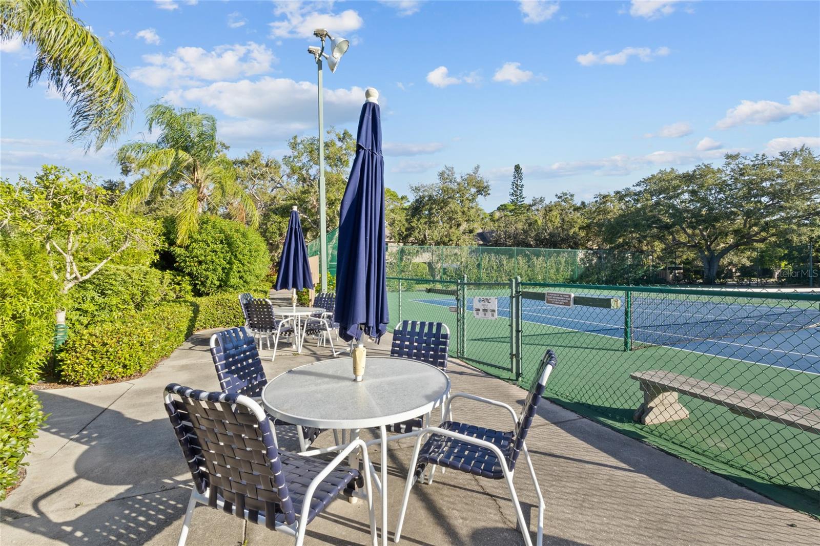 1515 PELICAN POINT DR #284