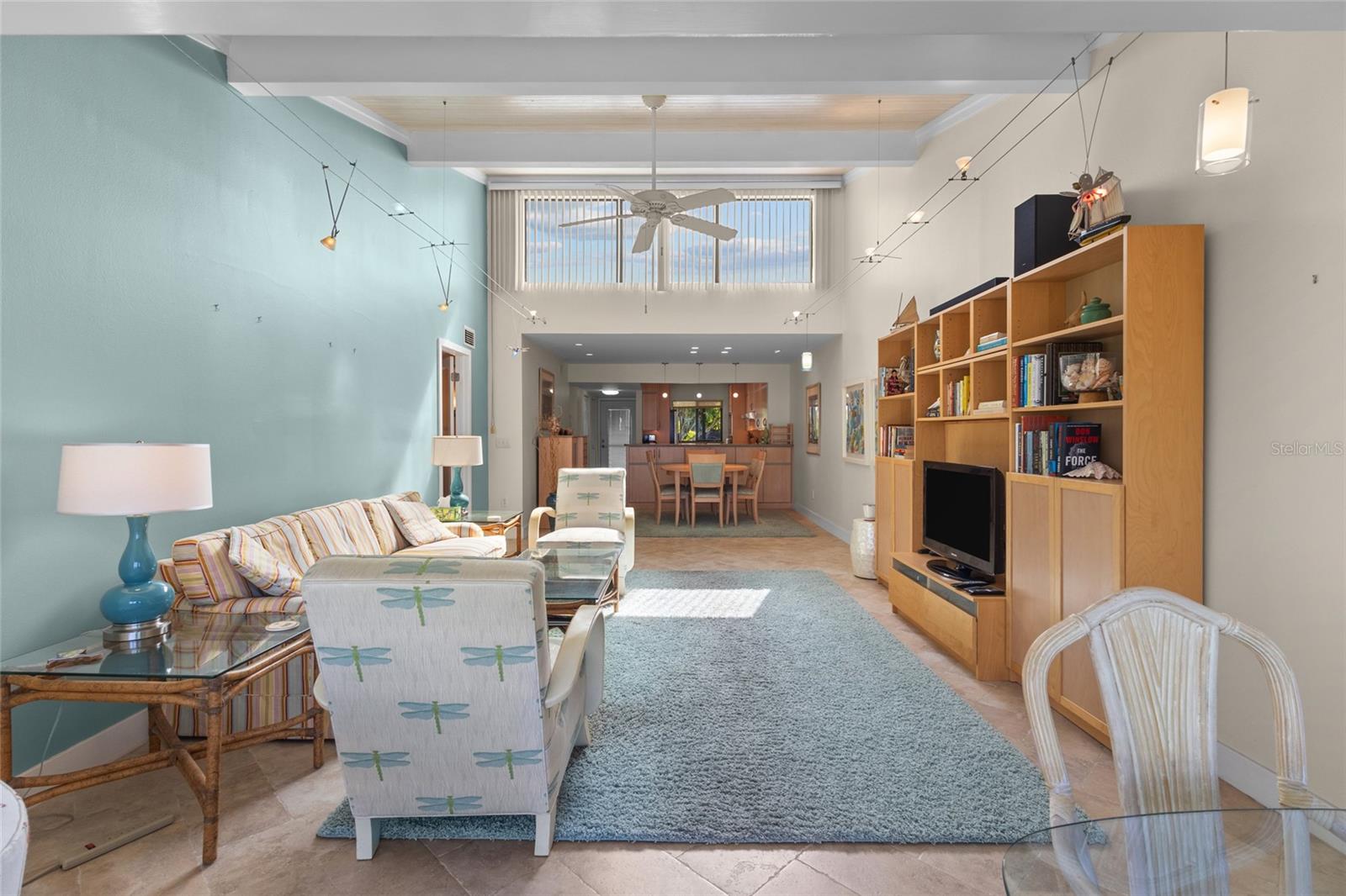 1515 PELICAN POINT DR #284