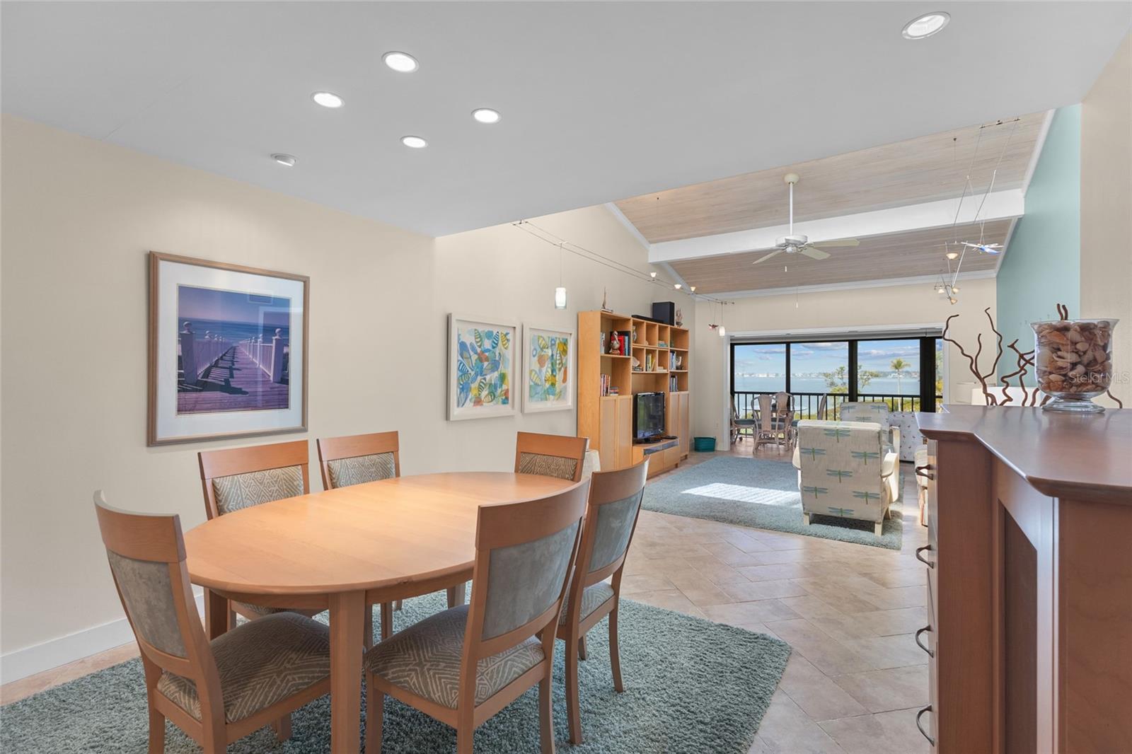 1515 PELICAN POINT DR #284