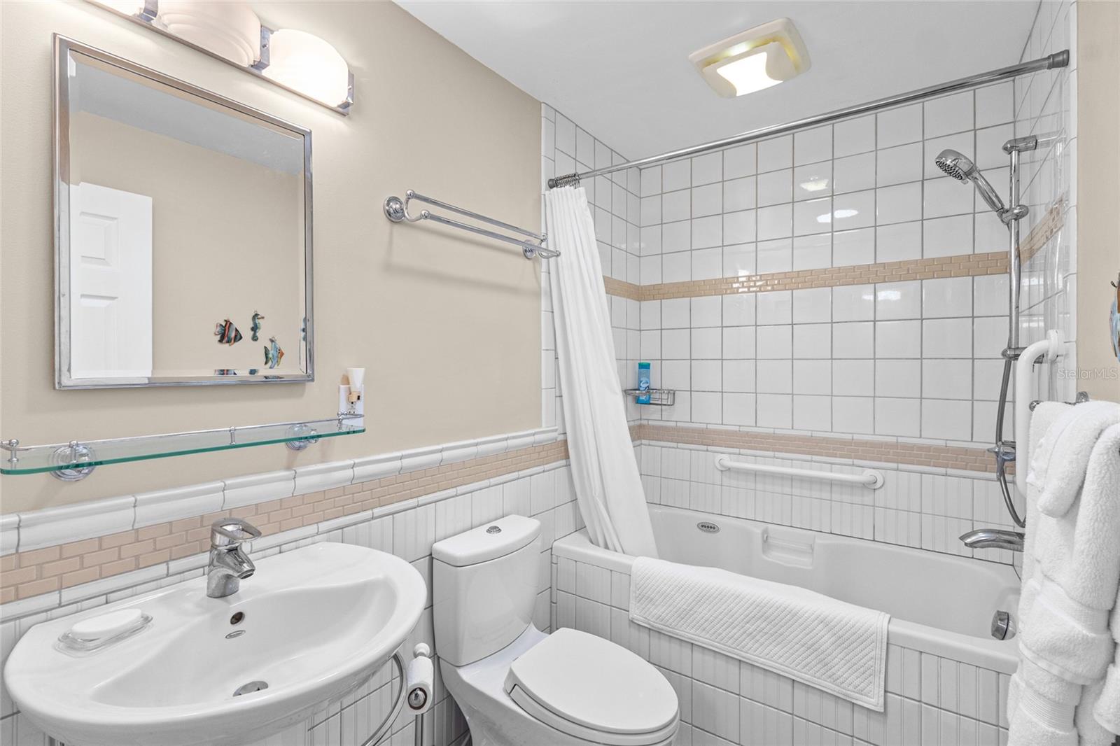 1515 PELICAN POINT DR #284