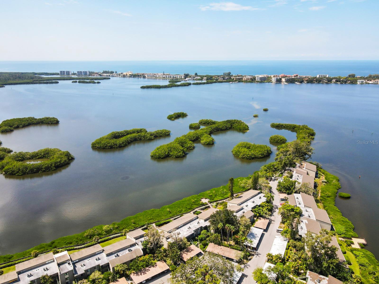 1515 PELICAN POINT DR #284