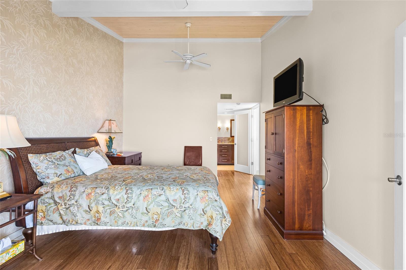 1515 PELICAN POINT DR #284