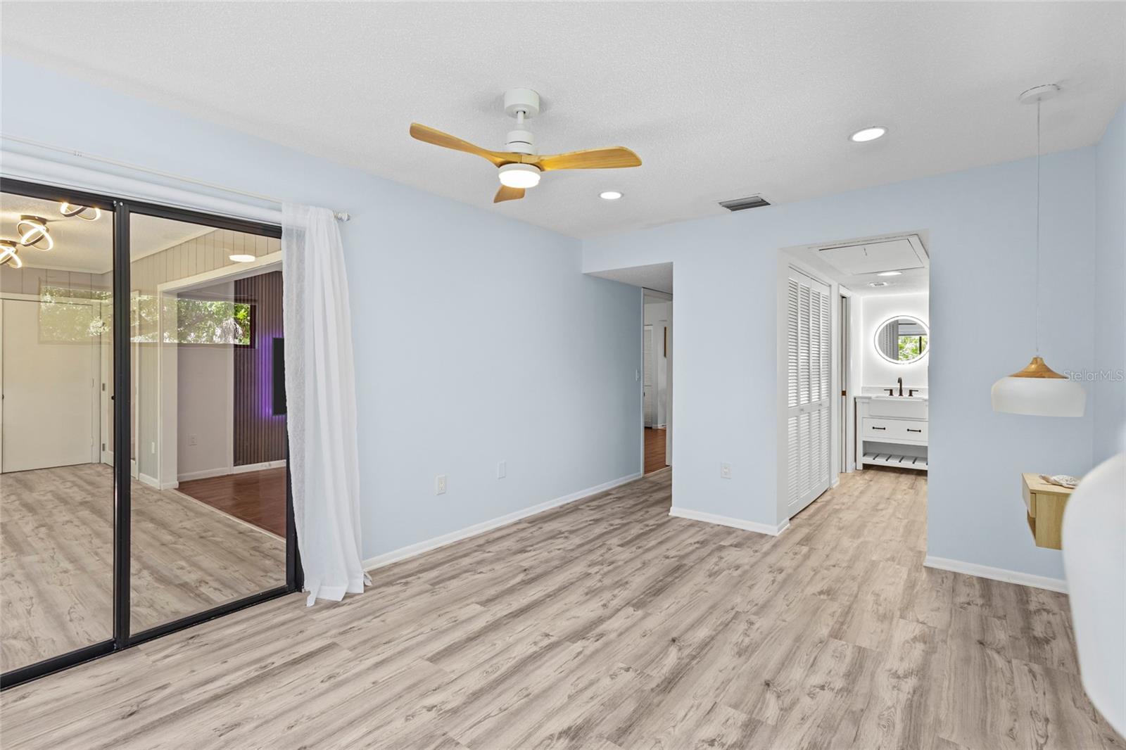 1636 BROOKHOUSE DR #230