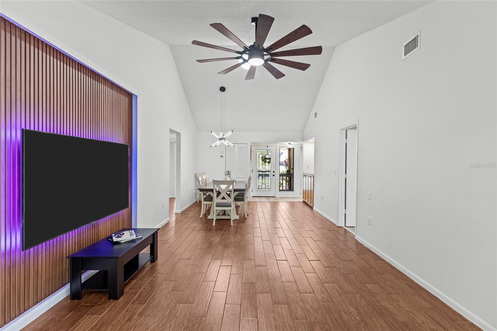 1636 BROOKHOUSE DR #230