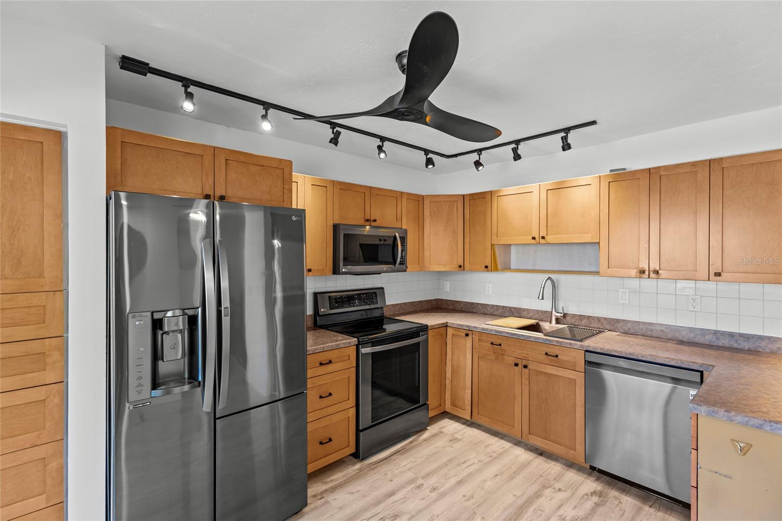 1636 BROOKHOUSE DR #230