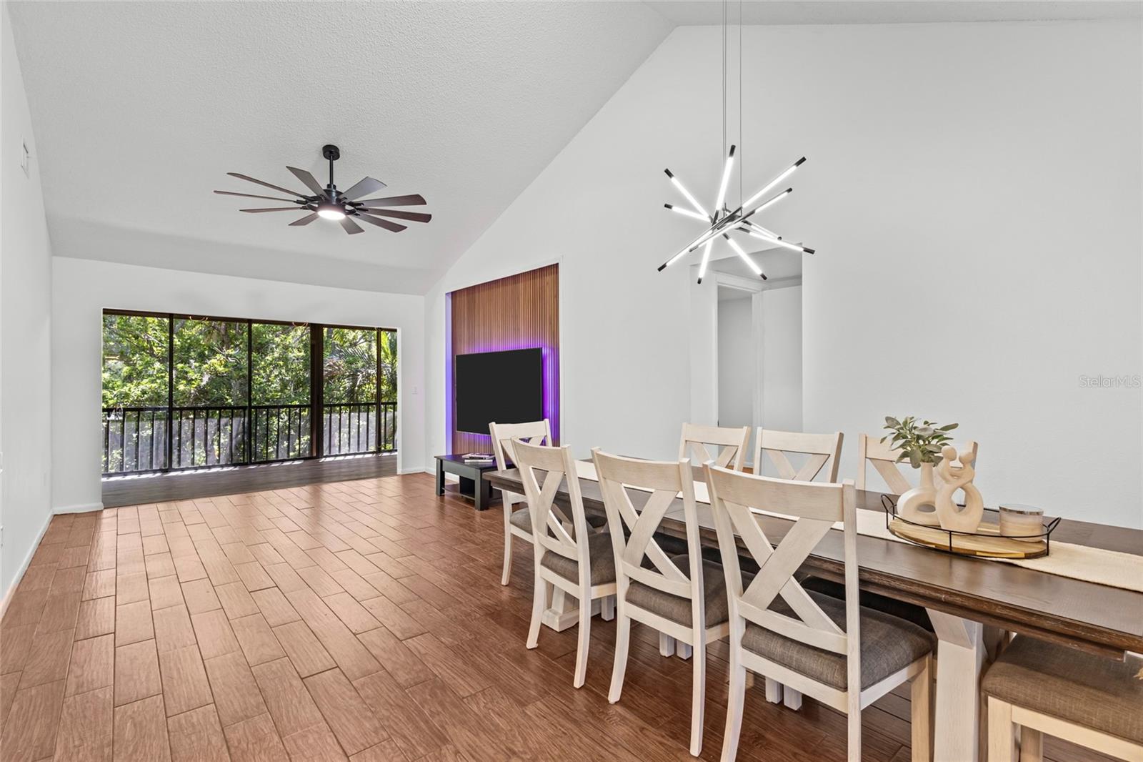 1636 BROOKHOUSE DR #230