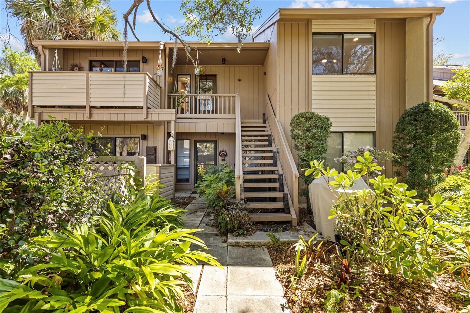 1636 BROOKHOUSE DR #230