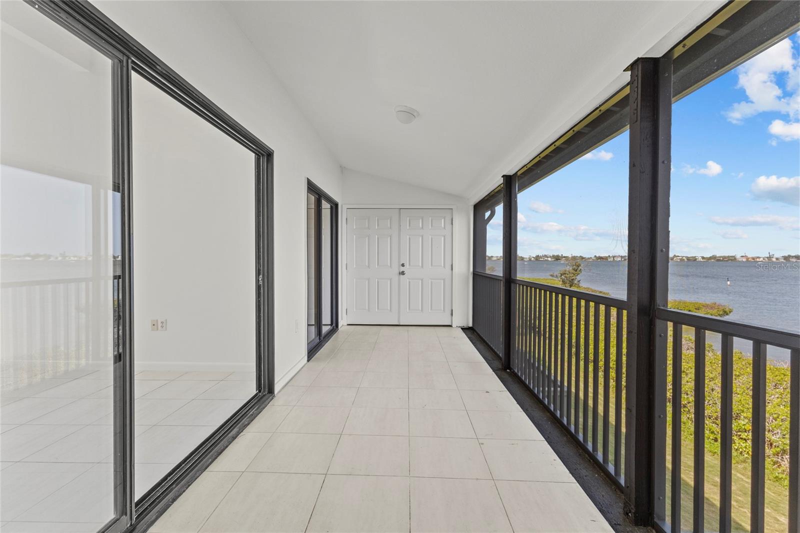 1511 PELICAN POINT DR #279