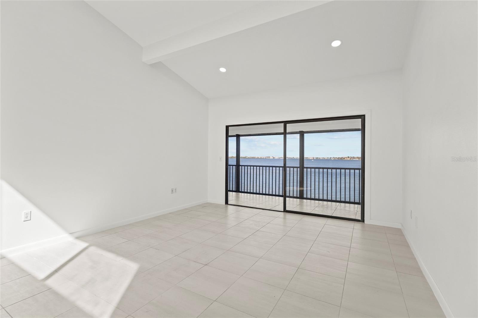 1511 PELICAN POINT DR #279