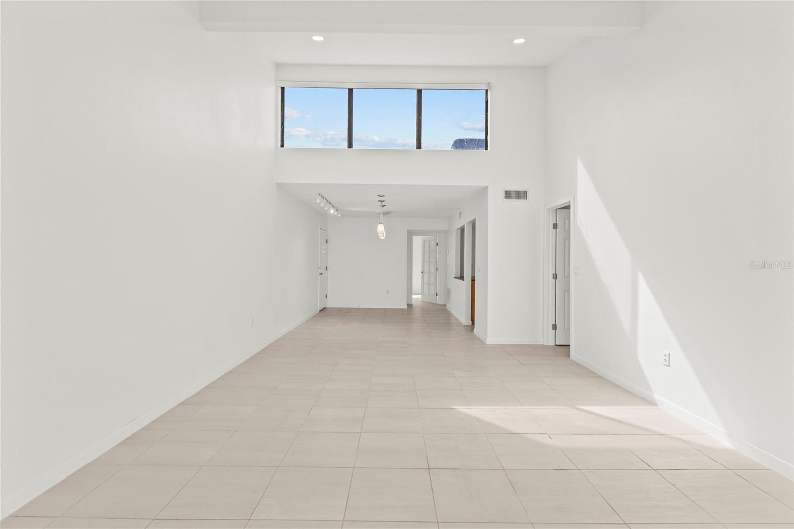 1511 PELICAN POINT DR #279