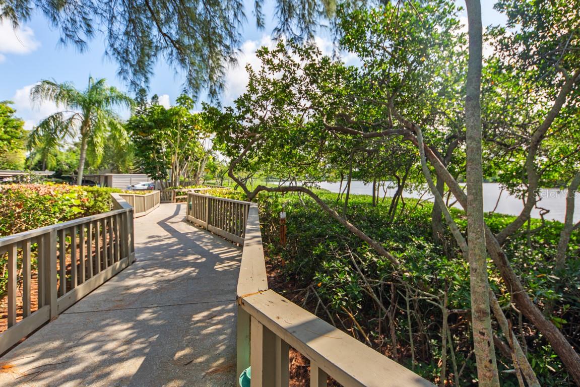 1511 PELICAN POINT DR #279