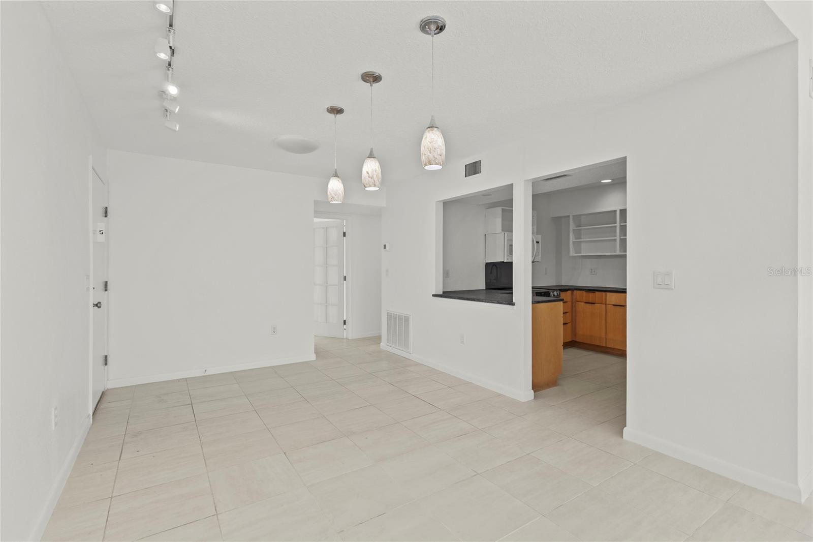 1511 PELICAN POINT DR #279