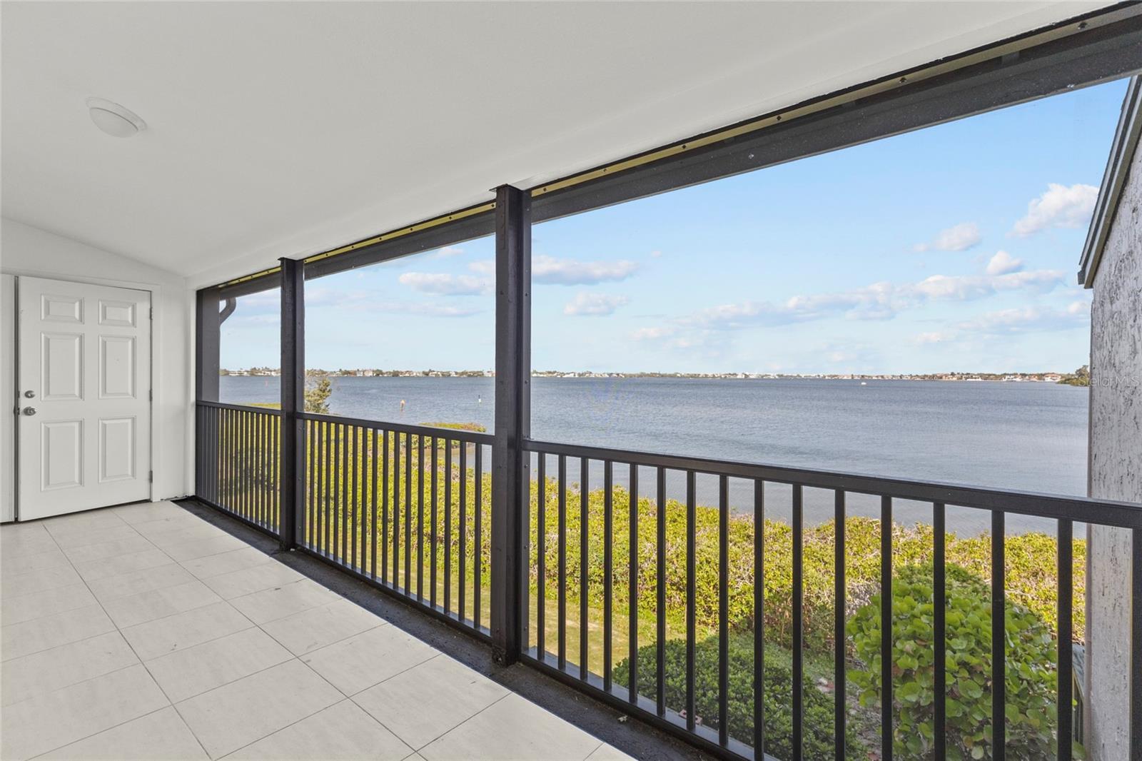 1511 PELICAN POINT DR #279