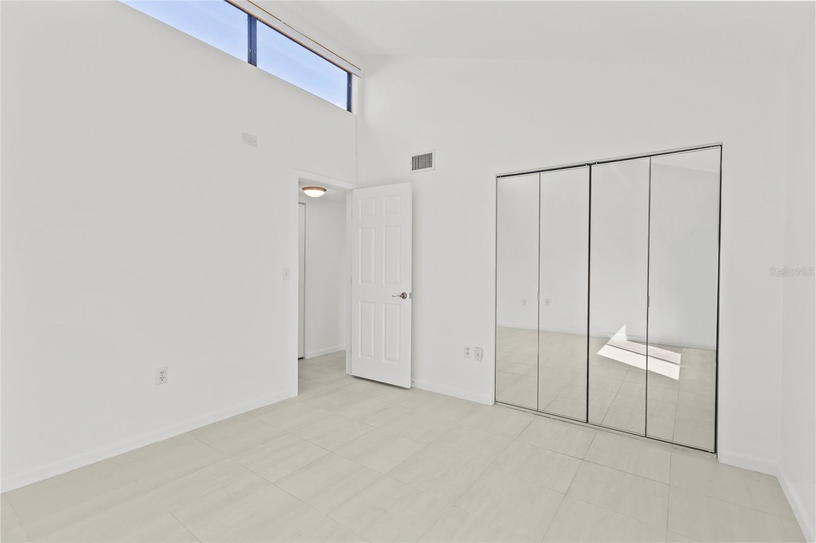 1511 PELICAN POINT DR #279