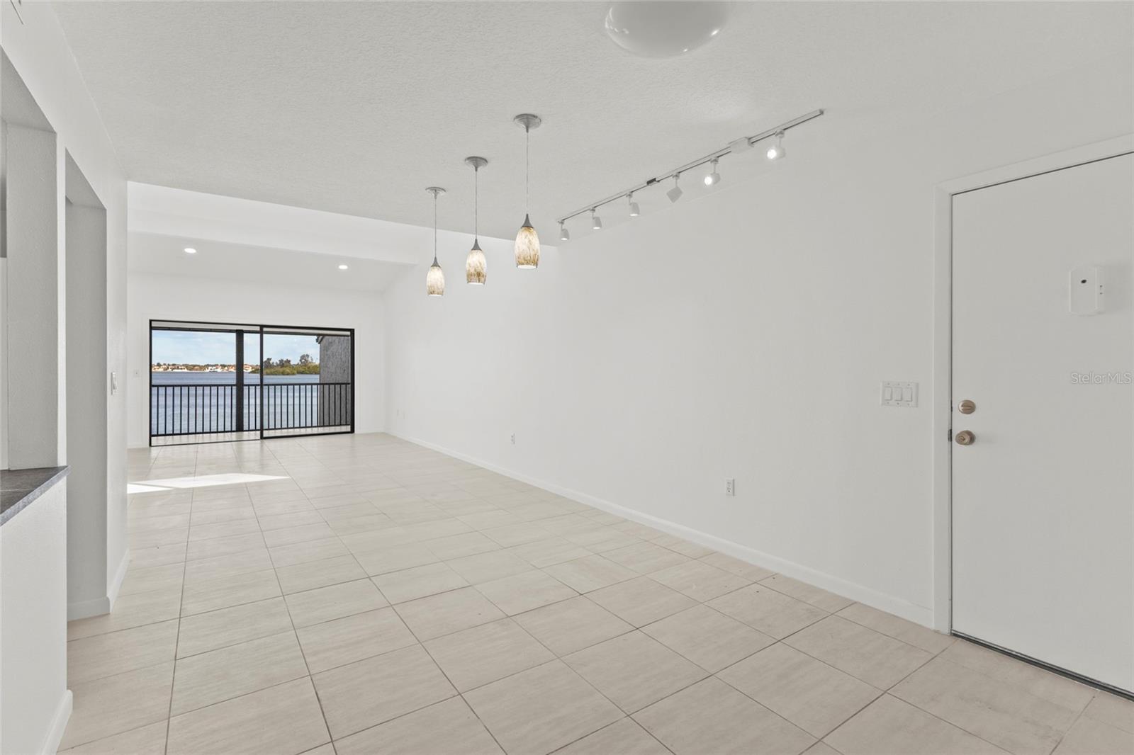 1511 PELICAN POINT DR #279