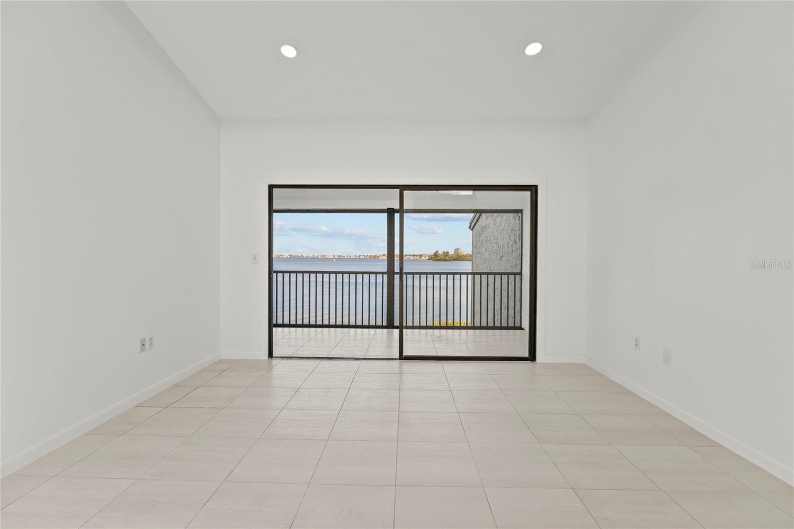 1511 PELICAN POINT DR #279