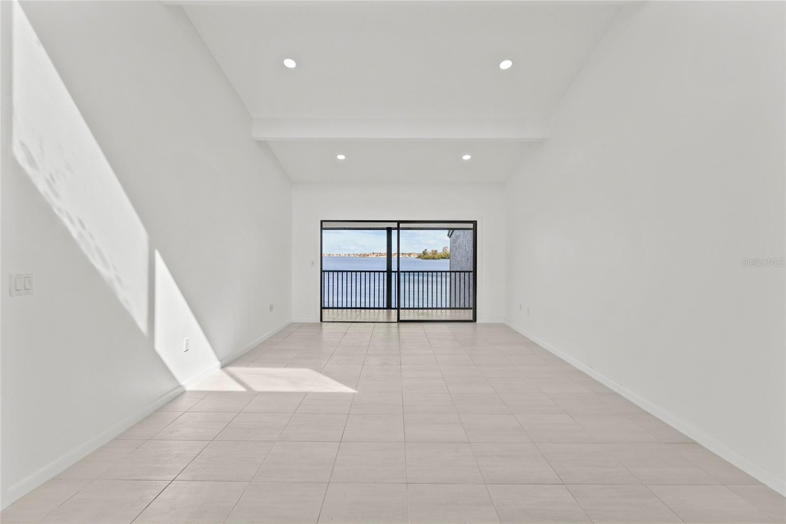 1511 PELICAN POINT DR #279