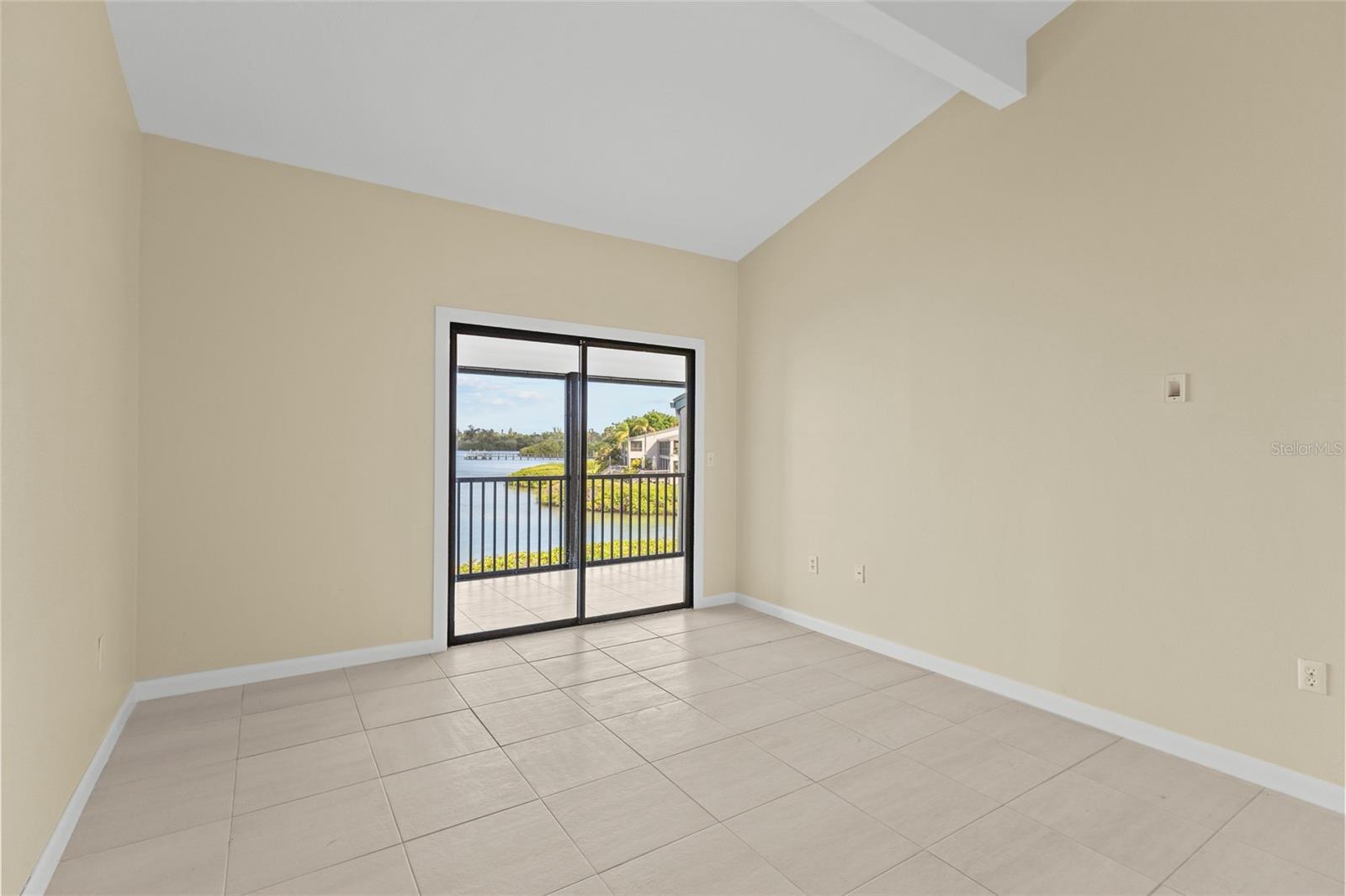 1511 PELICAN POINT DR #279