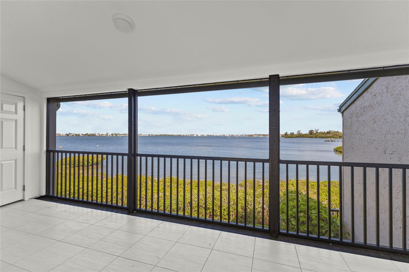 1511 PELICAN POINT DR #279