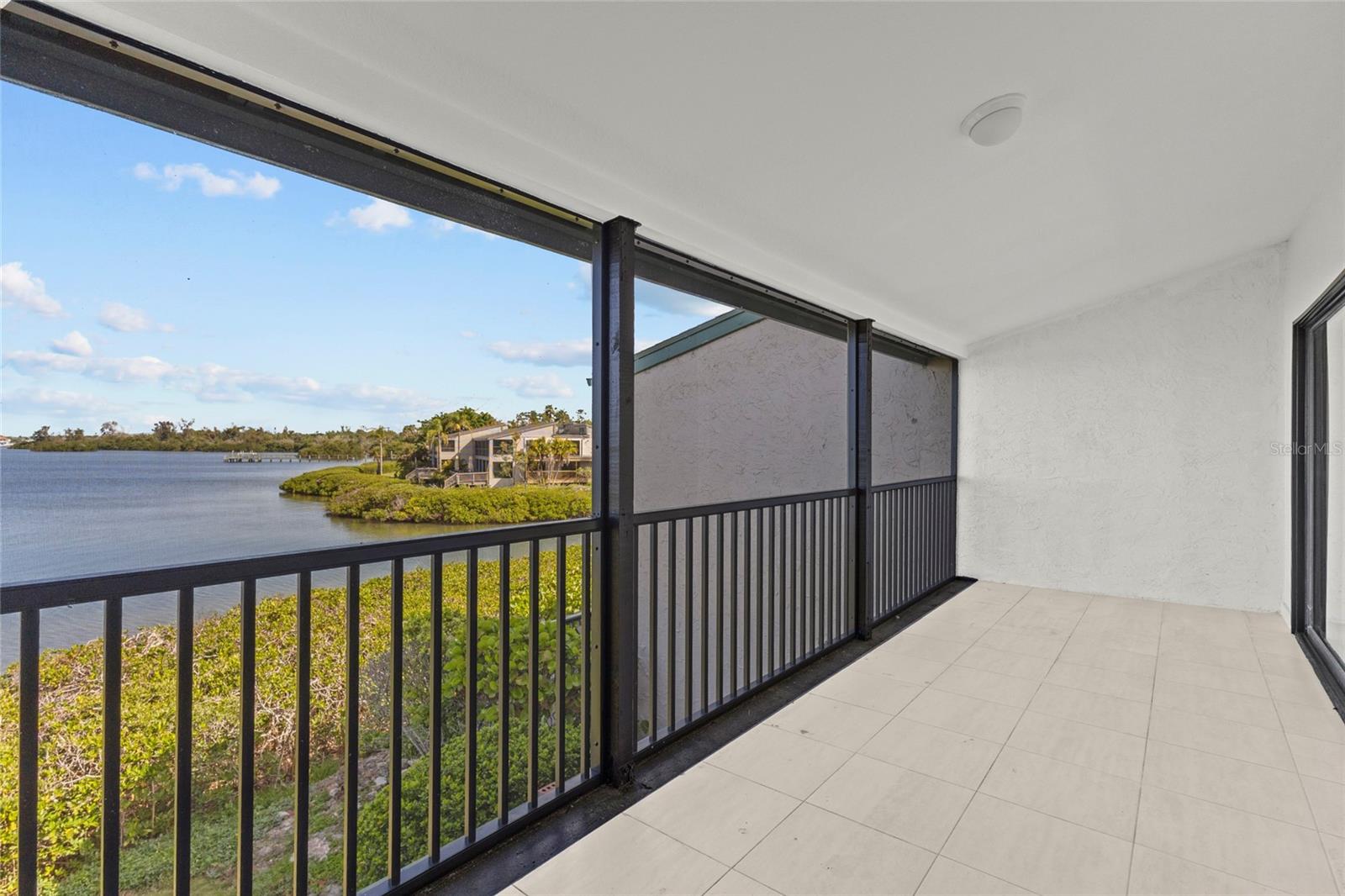 1511 PELICAN POINT DR #279