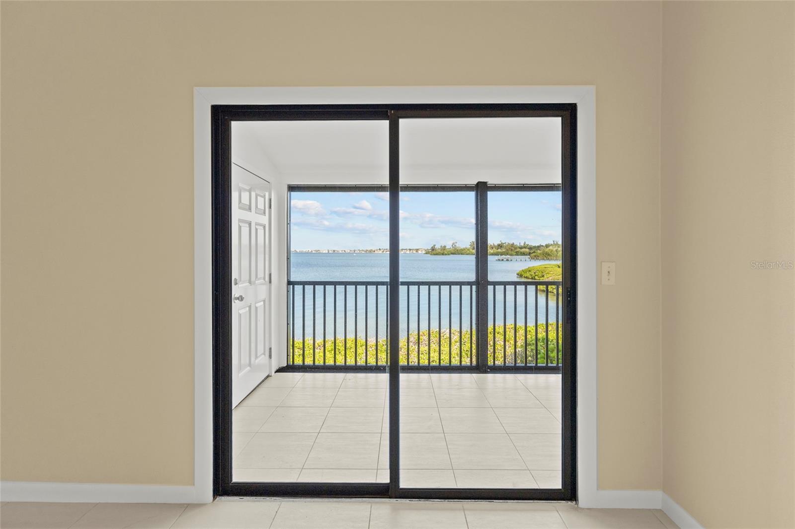 1511 PELICAN POINT DR #279