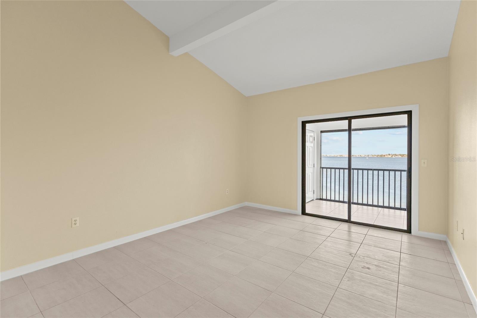 1511 PELICAN POINT DR #279