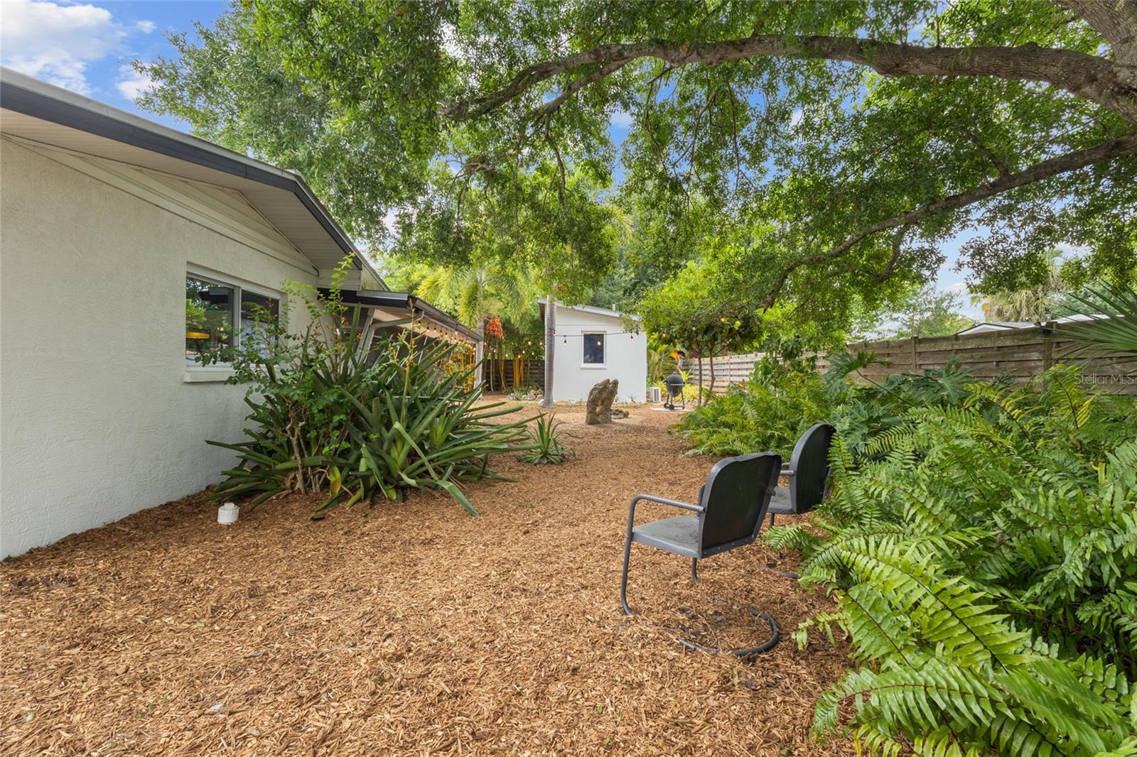 2605 BOTANY AVE