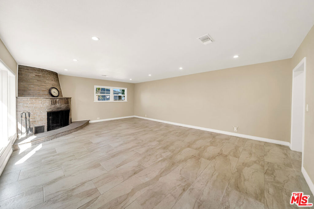 1168 E Lexington Street