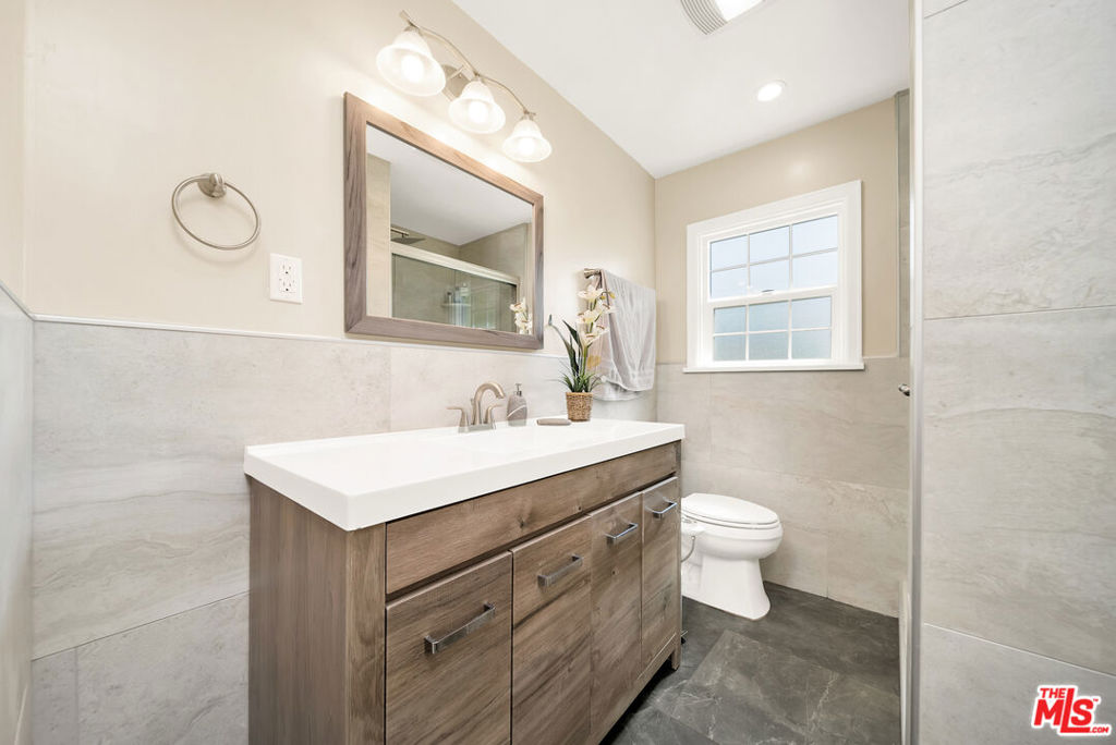 1168 E Lexington Street