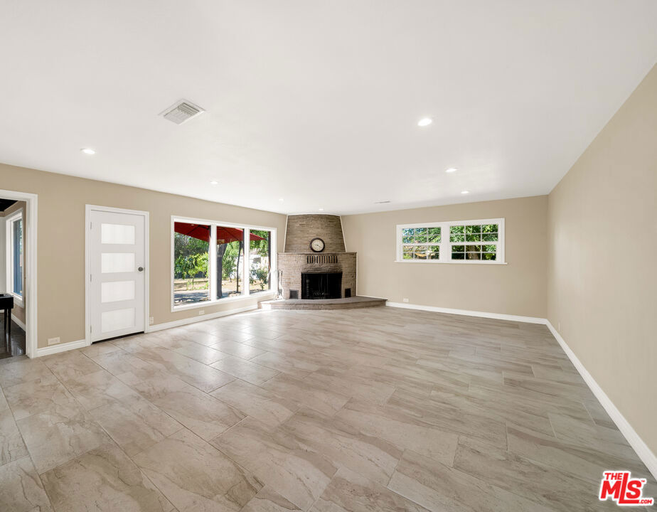 1168 E Lexington Street